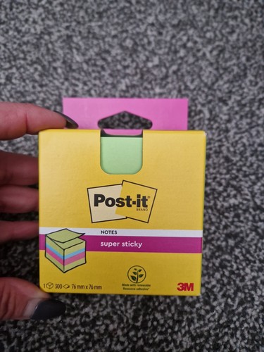 Removable sticky notes - removable, post-it